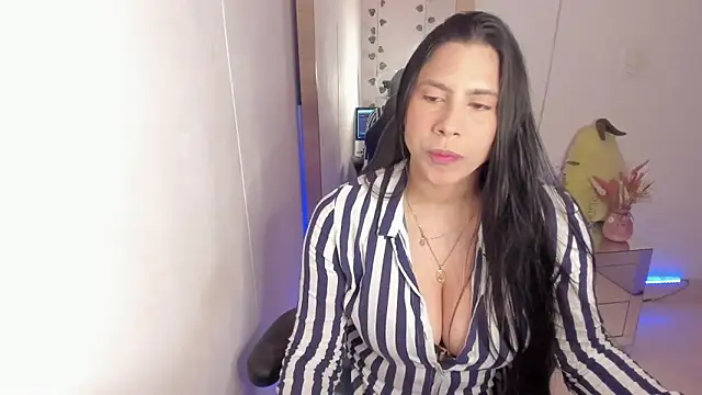 hellensexy online show from December 3, 8:50 pm