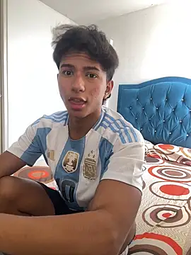 Leonarrrd 01 online show from October 29, 3:14 pm