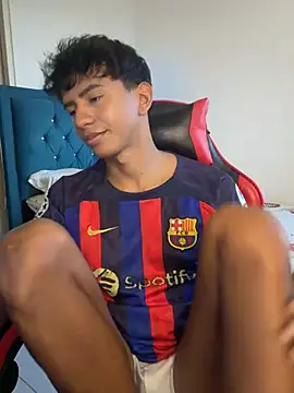 Leonarrrd 01 online show from March 11, 11:00 pm