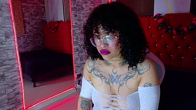 miahernadez303av online show from March 5, 4:52 am