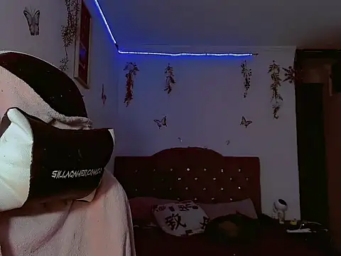 madisonx17 online show from October 2, 9:44 pm