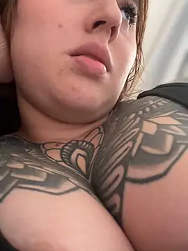 Snapshot of ValerieHilton chatting on September 29, 10:03 pm ValerieHilton online show from September 29, 10:03 pm