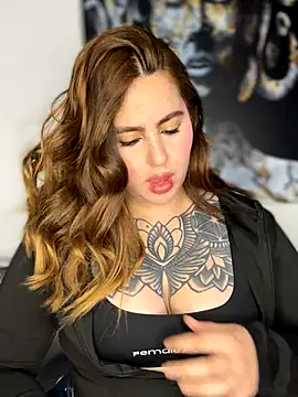 Snapshot of ValerieHilton chatting on October 1, 10:49 pm ValerieHilton online show from October 1, 10:49 pm