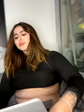 Snapshot of ValerieHilton chatting on October 19, 12:44 am ValerieHilton online show from October 19, 12:44 am