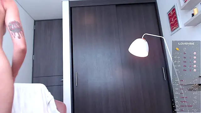 chloebritto online show from December 19, 4:13 pm