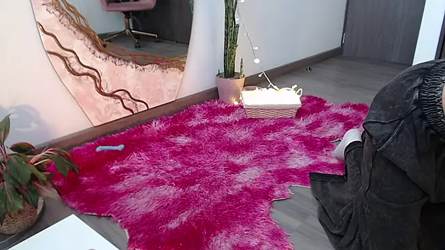 chloebritto online show from February 1, 8:05 pm