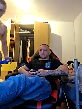 Snapshot of magicSeX4You chatting on October 7, 9:45 pm magicSeX4You online show from October 7, 9:45 pm