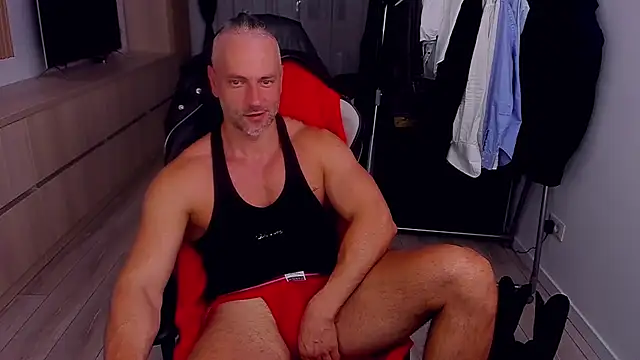 Snapshot of MarisMuscle chatting on July 7, 7:23 am MarisMuscle online show from July 7, 7:23 am
