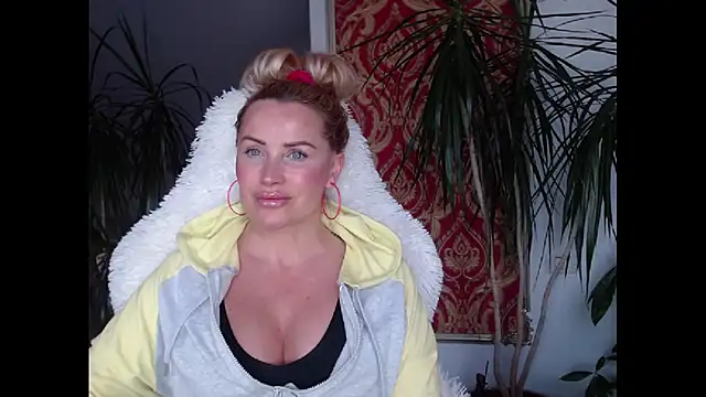 eyesangel22 online show from February 6, 12:05 pm