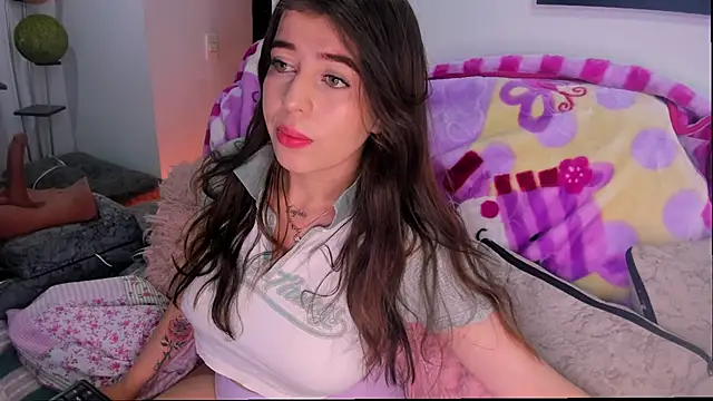 Snapshot of Sara_kitty12 chatting on March 13, 12:23 pm Sara kitty12 online show from March 13, 12:23 pm