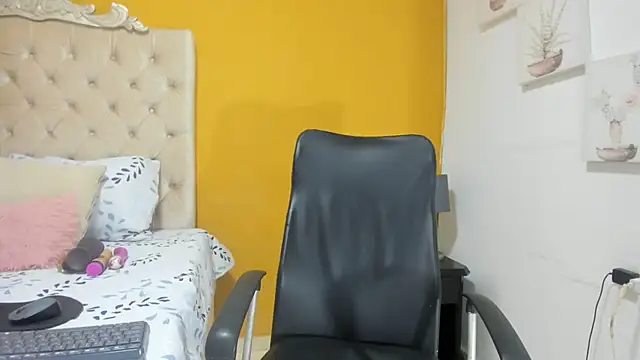 rousse sexyandhot online show from February 22, 1:29 am