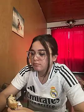 Snapshot of CamilaSofiia chatting on April 15, 9:59 pm CamilaSofiia online show from April 15, 9:59 pm