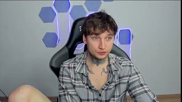 Chris Tyson online show from December 18, 3:47 am