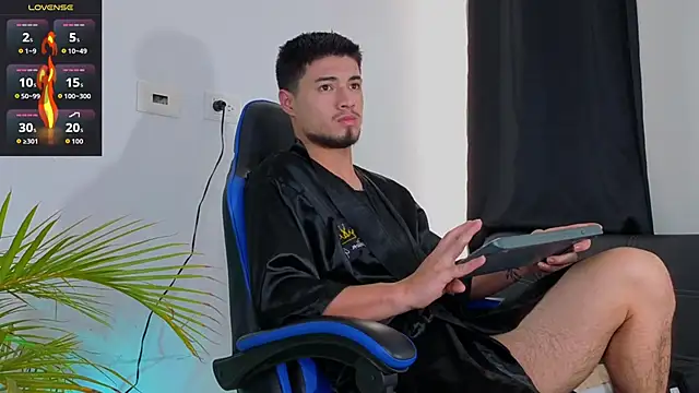 EdwardRoss  online show from December 1, 9:42 pm