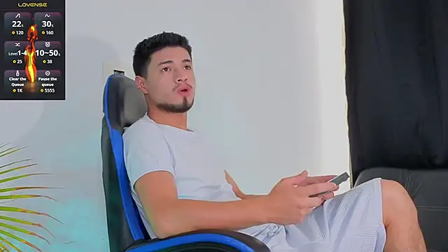 EdwardRoss  online show from December 3, 8:07 pm