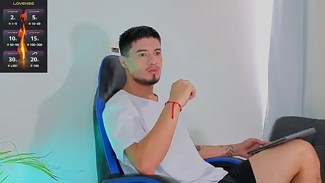 EdwardRoss  online show from January 16, 8:02 pm