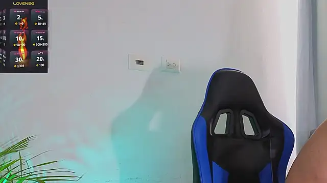 EdwardRoss  online show from March 4, 8:59 pm