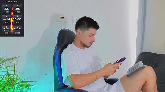 EdwardRoss  online show from March 5, 9:22 pm