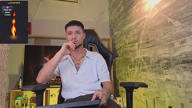 EdwardRoss  online show from June 12, 7:46 pm