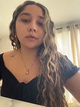 Snapshot of Cherryyquen chatting on February 13, 6:37 pm Cherryyquen online show from February 13, 6:37 pm