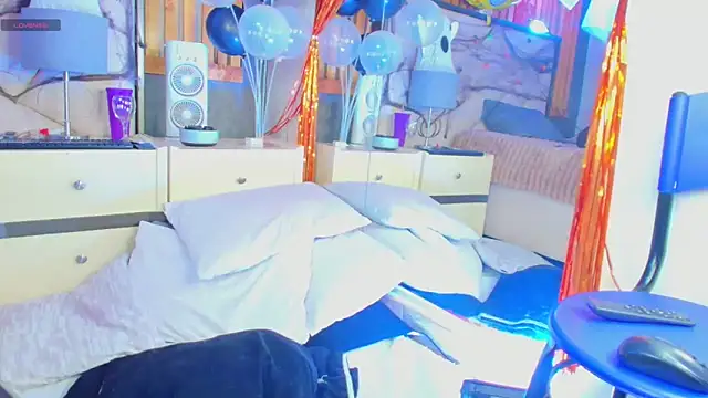 Snapshot of LilyyBigAss chatting on October 15, 11:43 am LilyyBigAss online show from October 15, 11:43 am