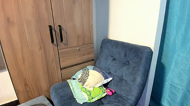 kaiagerbes3 online show from December 14, 2:42 pm