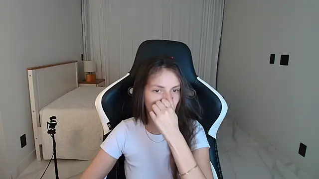 upssnowy online show from July 4, 11:22 pm