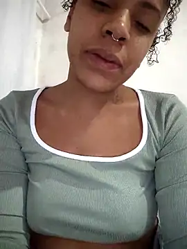 Snapshot of Julia_Pretinha chatting on April 4, 1:15 am Julia Pretinha online show from April 4, 1:15 am