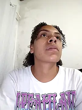 Snapshot of Julia_Pretinha chatting on April 6, 12:41 am Julia Pretinha online show from April 6, 12:41 am