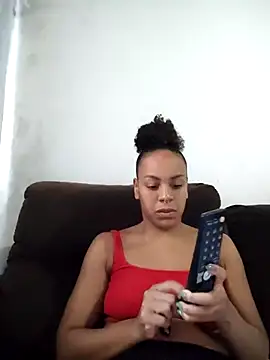 Snapshot of Julia_Pretinha chatting on April 21, 1:06 pm Julia Pretinha online show from April 21, 1:06 pm