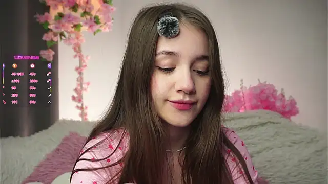 AmiLewis online show from November 22, 1:04 am