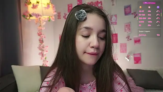 Snapshot of AmiLewis chatting on February 15, 1:02 am AmiLewis online show from February 15, 1:02 am