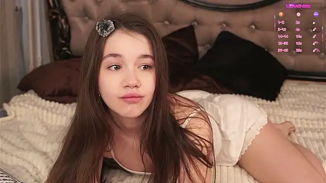 Snapshot of AmiLewis chatting on March 5, 1:12 am AmiLewis online show from March 5, 1:12 am