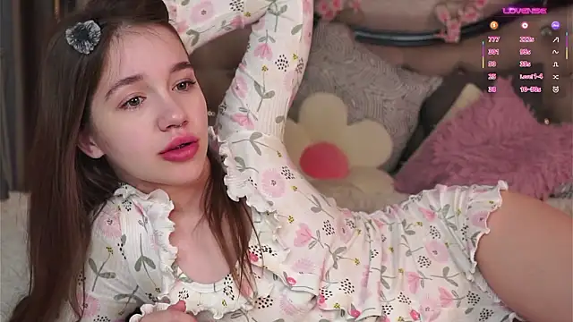 Snapshot of AmiLewis chatting on March 8, 1:03 am AmiLewis online show from March 8, 1:03 am