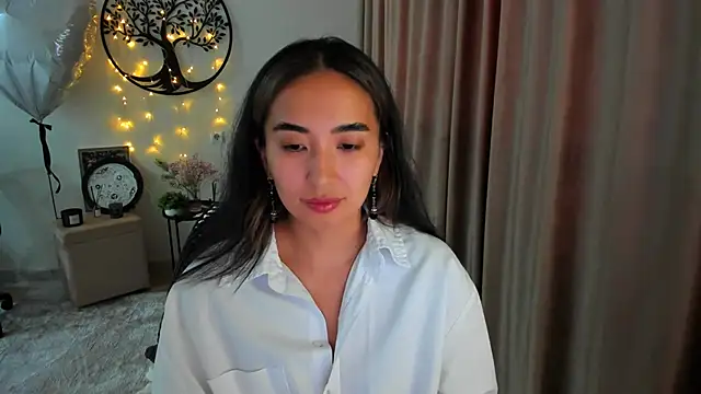 worldofkim online show from May 31, 1:40 pm