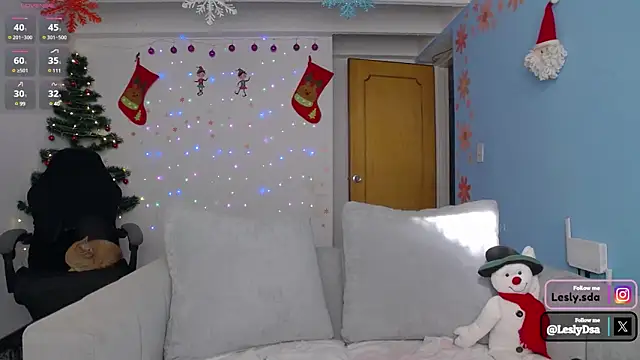 leslyyu online show from December 17, 8:32 pm