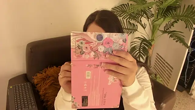 Miia Thompsonn online show from January 17, 10:01 pm