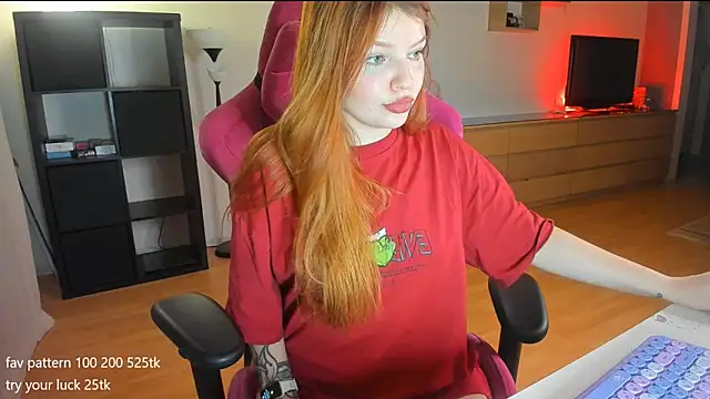 lil lia online show from December 13, 7:32 pm