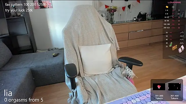 lil lia online show from March 14, 3:03 pm