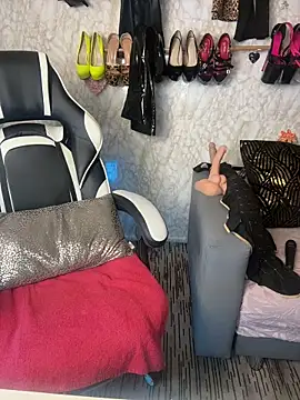 Luiza Hammer online show from June 8, 1:22 pm