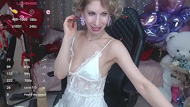 AdrianaSea online show from March 1, 2:55 pm