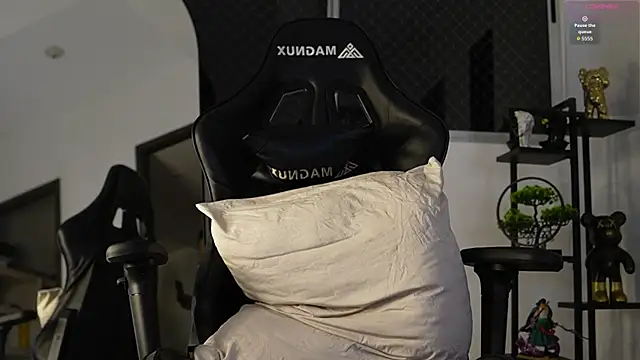 Snapshot of Max_cortes1 chatting on October 1, 11:55 pm Max cortes1 online show from October 1, 11:55 pm