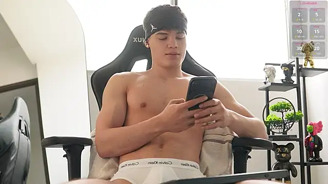 Snapshot of Max_cortes1 chatting on October 20, 4:07 pm Max cortes1 online show from October 20, 4:07 pm