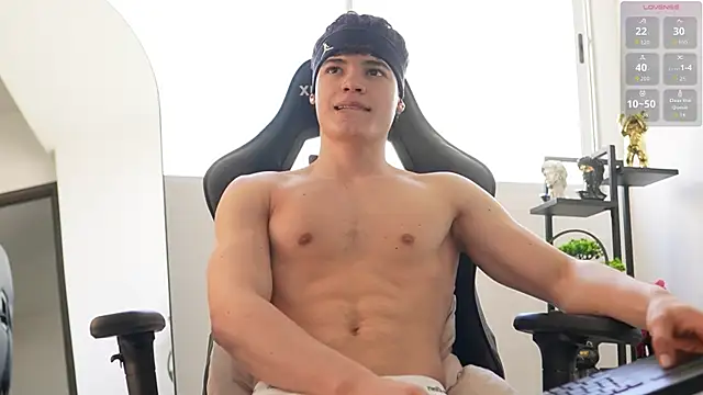 Snapshot of Max_cortes1 chatting on October 21, 4:51 pm Max cortes1 online show from October 21, 4:51 pm