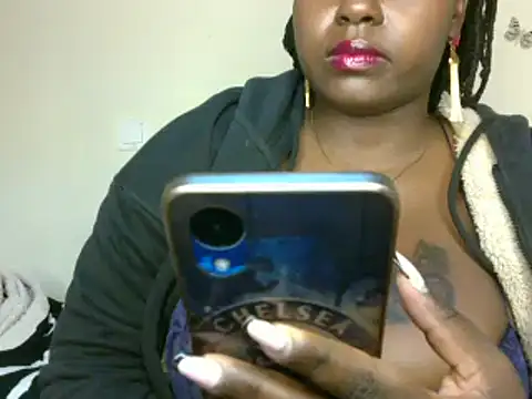 t-QueenSlyy online show from January 31, 11:46 am