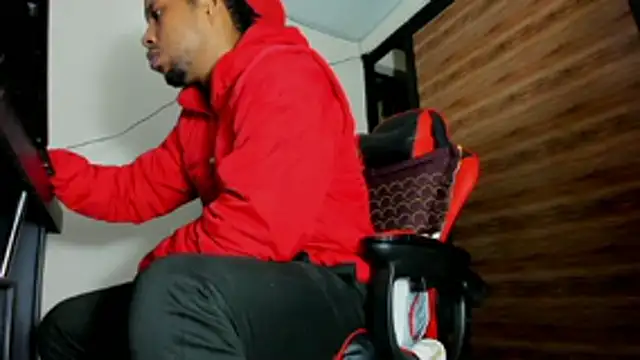 AlejoKhalifa  online show from October 2, 9:05 am