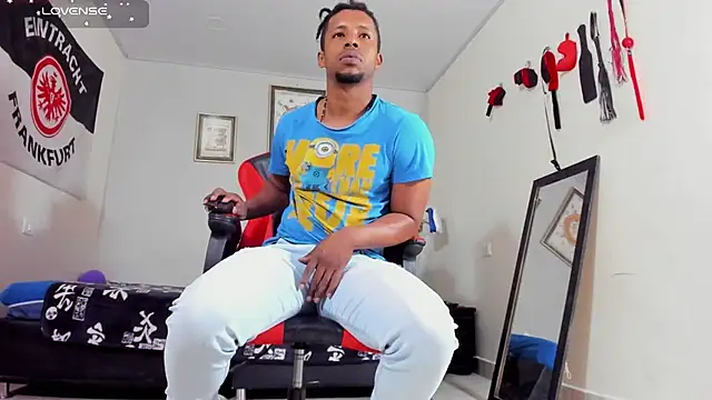 AlejoKhalifa  online show from November 10, 7:40 am