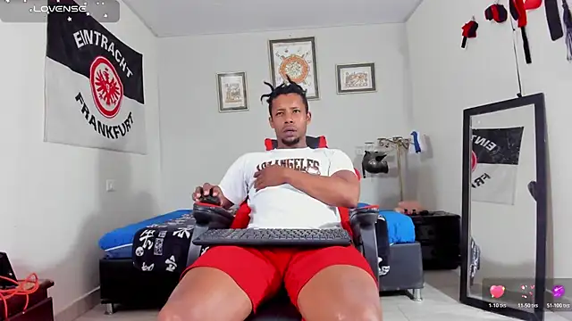 AlejoKhalifa  online show from November 14, 10:14 am