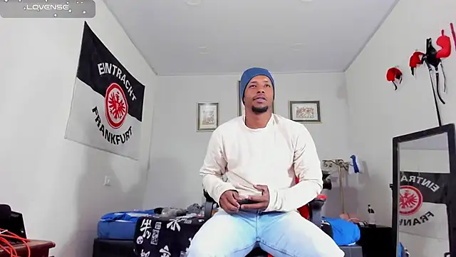 AlejoKhalifa  online show from November 25, 10:21 pm