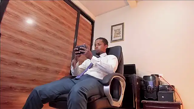 AlejoKhalifa  online show from March 26, 11:54 pm